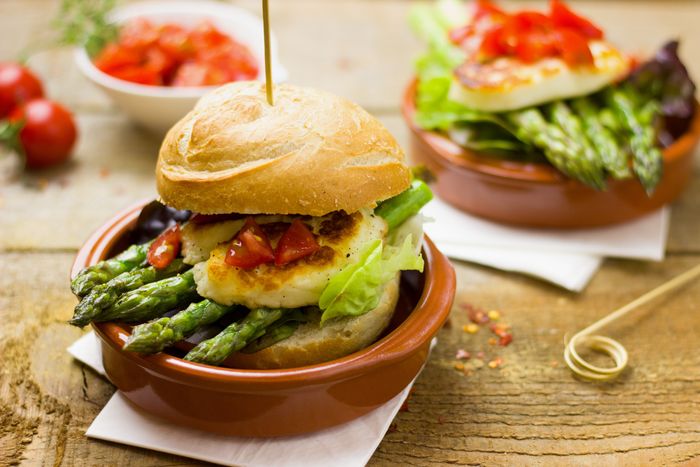 Spargel Burger im Brötchen 