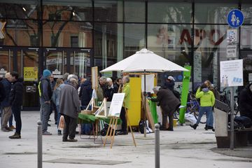 BUND Stand mit Menschenmenge