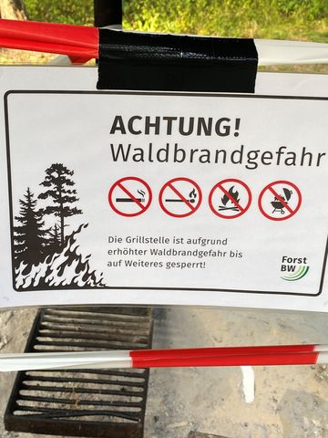 Absperrung im Wald wegen Waldbrandgefahr
