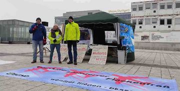 Teilnehmer*innen am Stand beim Aktionstag