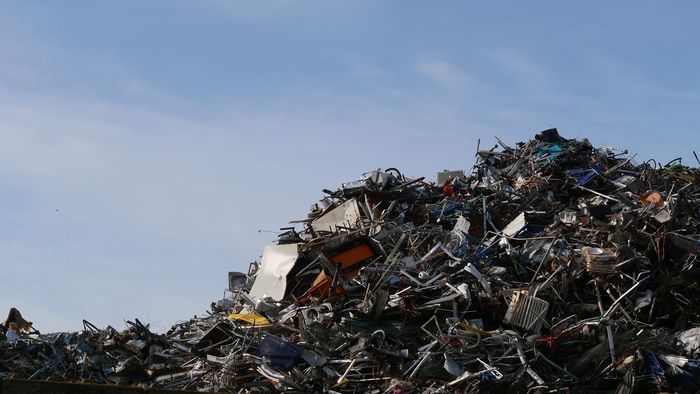 Quelle: Pexels (https://www.pexels.com/de-de/foto/staub-zerbrochen-wrack-umwelt-10628555/); Franziska Leimkühler
