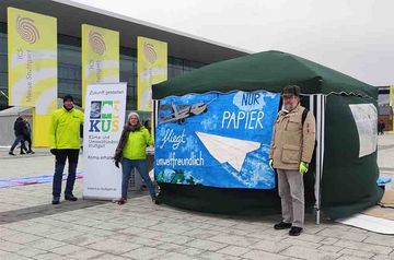 Teilnehmer*innen am Stand beim Aktionstag