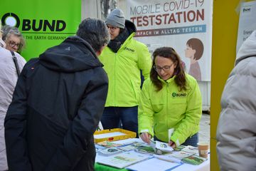 Julia Keilbach und Sebastian Wagner am BUND-Stand